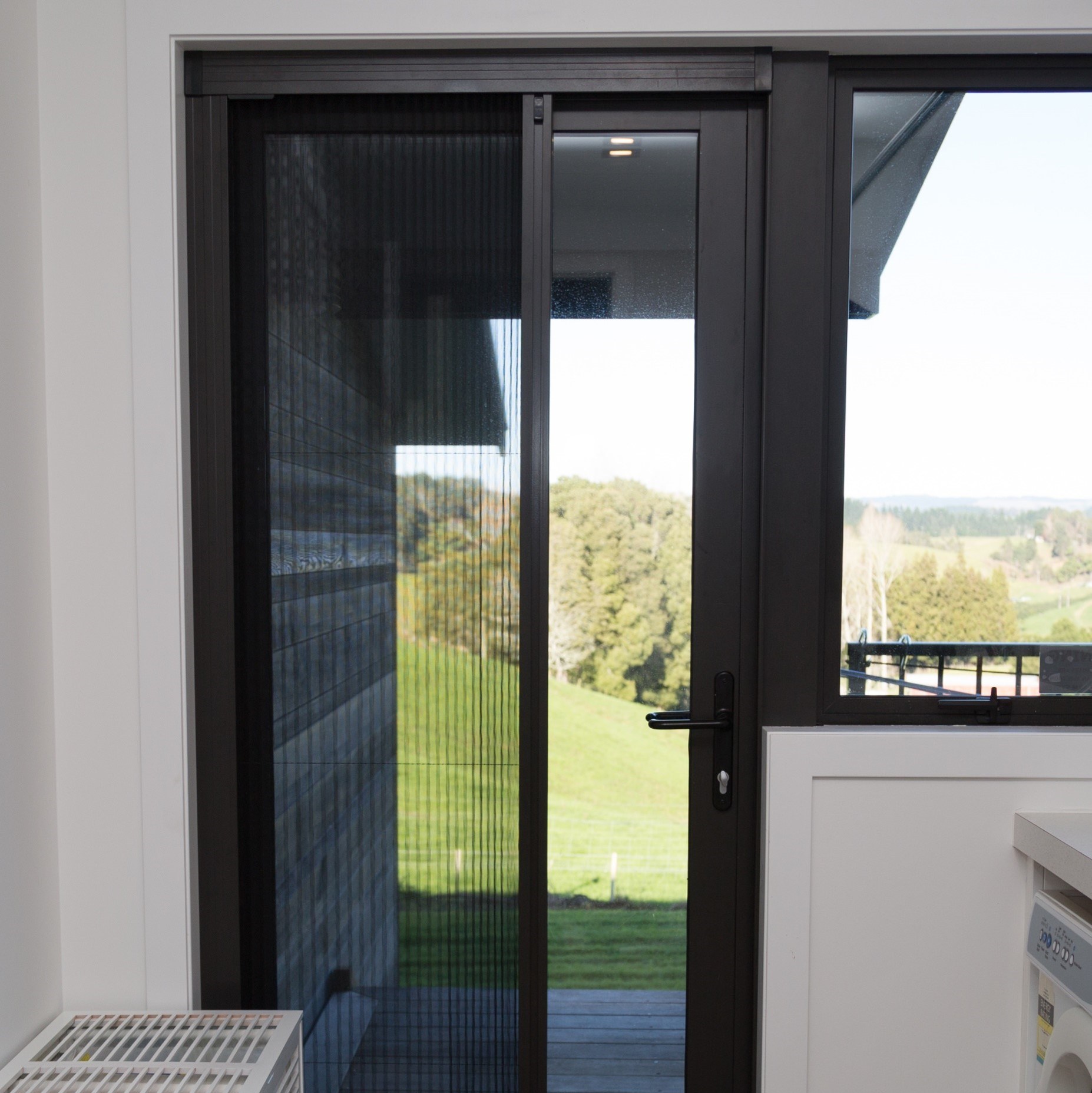 Exceed • Pleated retractable insect screen for doors